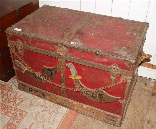 Red trunk